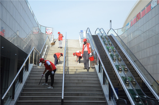 城投集團(tuán)開展“創(chuàng)衛(wèi)迎暗訪、全城大掃除”主題志愿活動(dòng)