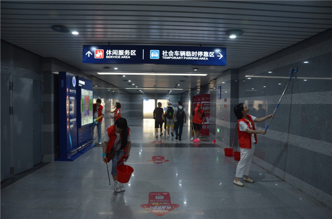 城投集團(tuán)開展“創(chuàng)衛(wèi)迎暗訪、全城大掃除”主題志愿活動(dòng)