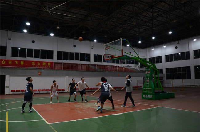 紀(jì)念“五四”運(yùn)動100周年——城投集團(tuán)、昌南新區(qū)開展籃球友誼賽
