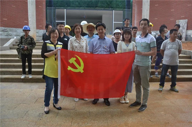 炎炎夏日送清涼，點(diǎn)滴關(guān)懷暖人心——城投集團(tuán)各黨支部開(kāi)展“送清涼”慰問(wèn)一線員工活動(dòng)