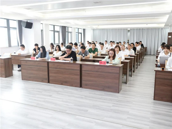 城投集團(tuán)舉辦“展現(xiàn)青年風(fēng)采，奉獻(xiàn)青春力量”主題演講比賽