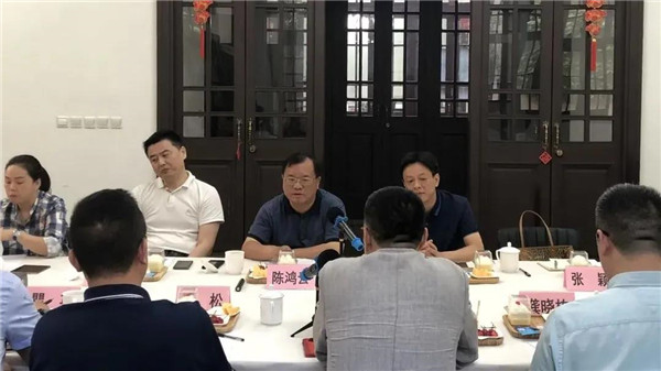 陳鴻云帶隊赴上?？疾旖涣? onmousewheel=