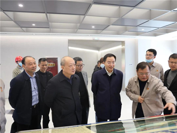 市委常委、常務(wù)副市長(zhǎng)鄧永翔現(xiàn)場(chǎng)調(diào)研城投集團(tuán)產(chǎn)業(yè)項(xiàng)目