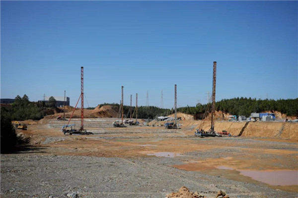 記者節(jié)：媒體聚焦昌南新區(qū)、城投集團(tuán)重點(diǎn)項(xiàng)目建設(shè)工地