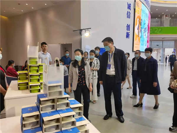 新理念、新時(shí)尚、新方式、新感受——德宇集團(tuán)舉行2022得雨活茶新品發(fā)布推廣會(huì)