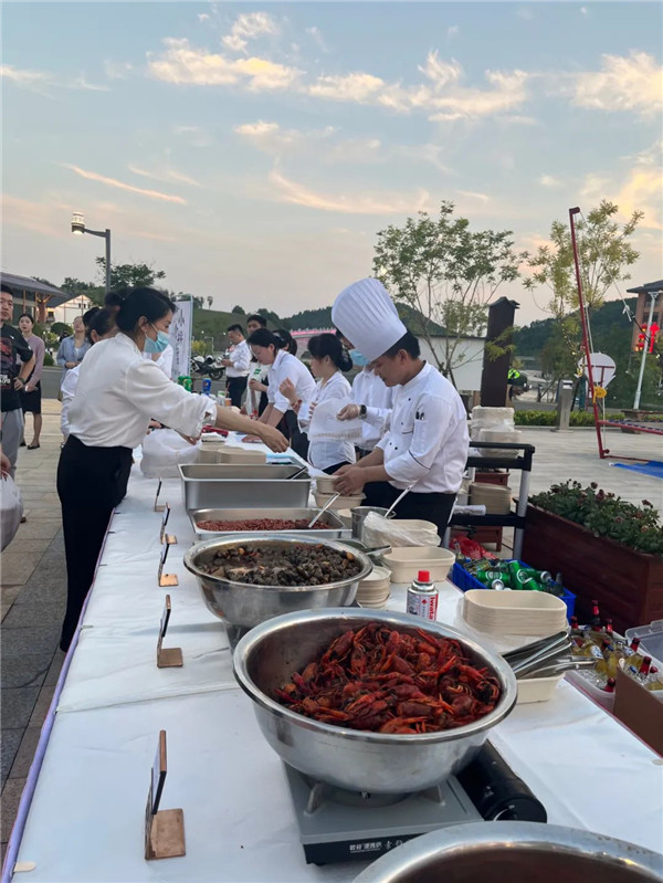 興商貿(mào) 促消費 惠民生！景德鎮(zhèn)這里的夜市很火爆！