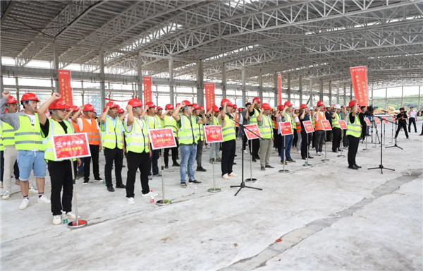 決戰(zhàn)三十天收官 昌南新區(qū)、城投集團(tuán)舉行透光陶瓷項(xiàng)目誓師大會(huì)