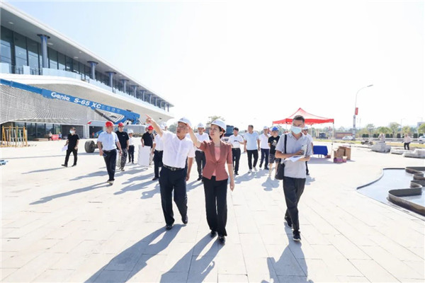 胡雪梅調(diào)研國(guó)慶期間不停工重點(diǎn)項(xiàng)目、商貿(mào)旅游消費(fèi)工作