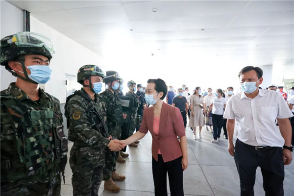 胡雪梅調(diào)研國(guó)慶期間不停工重點(diǎn)項(xiàng)目、商貿(mào)旅游消費(fèi)工作